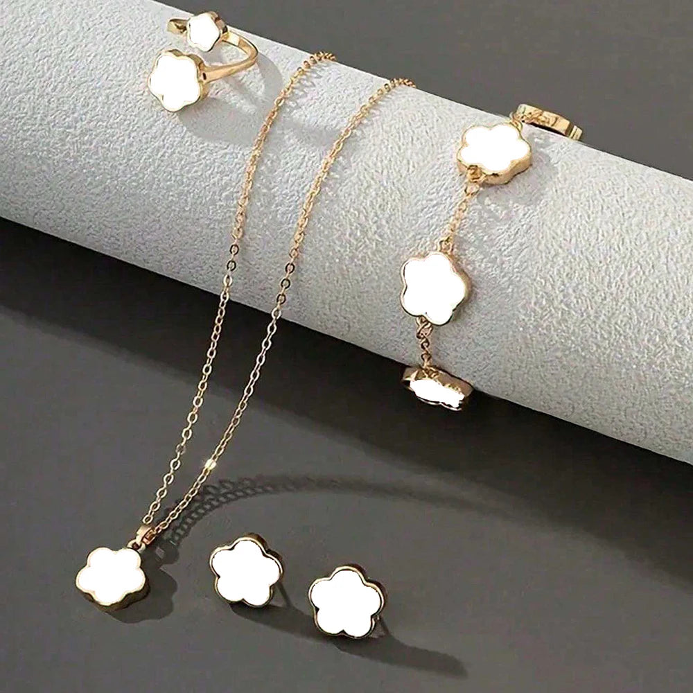 Lucky Clover Elegance