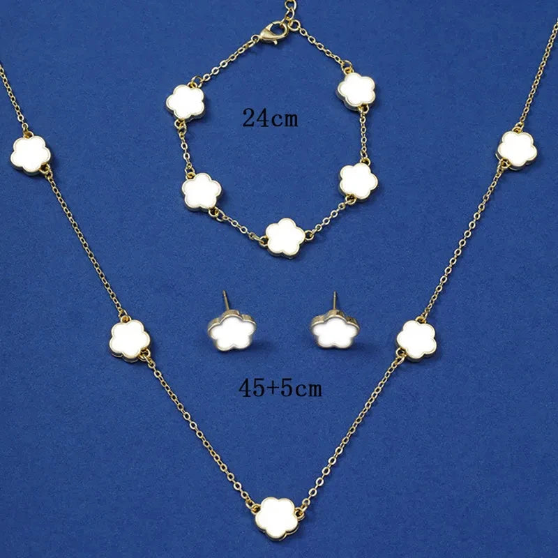 Lucky Clover Elegance