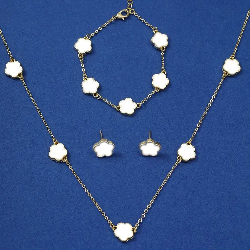Lucky Clover Elegance