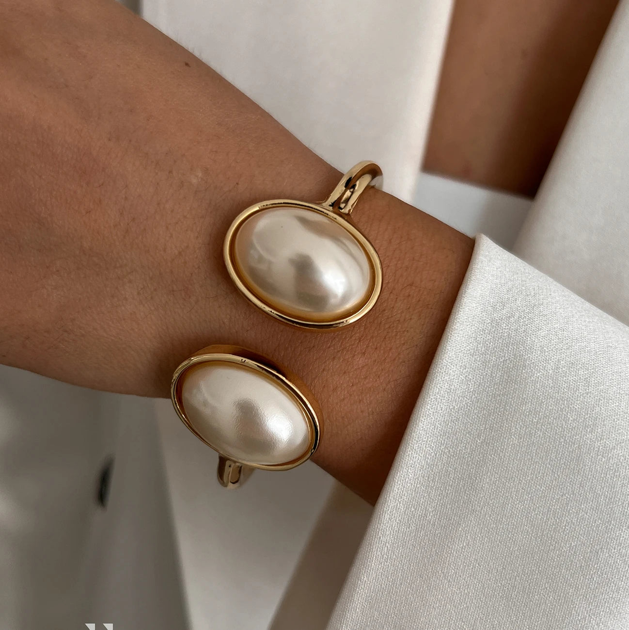 Zira Cuff Set