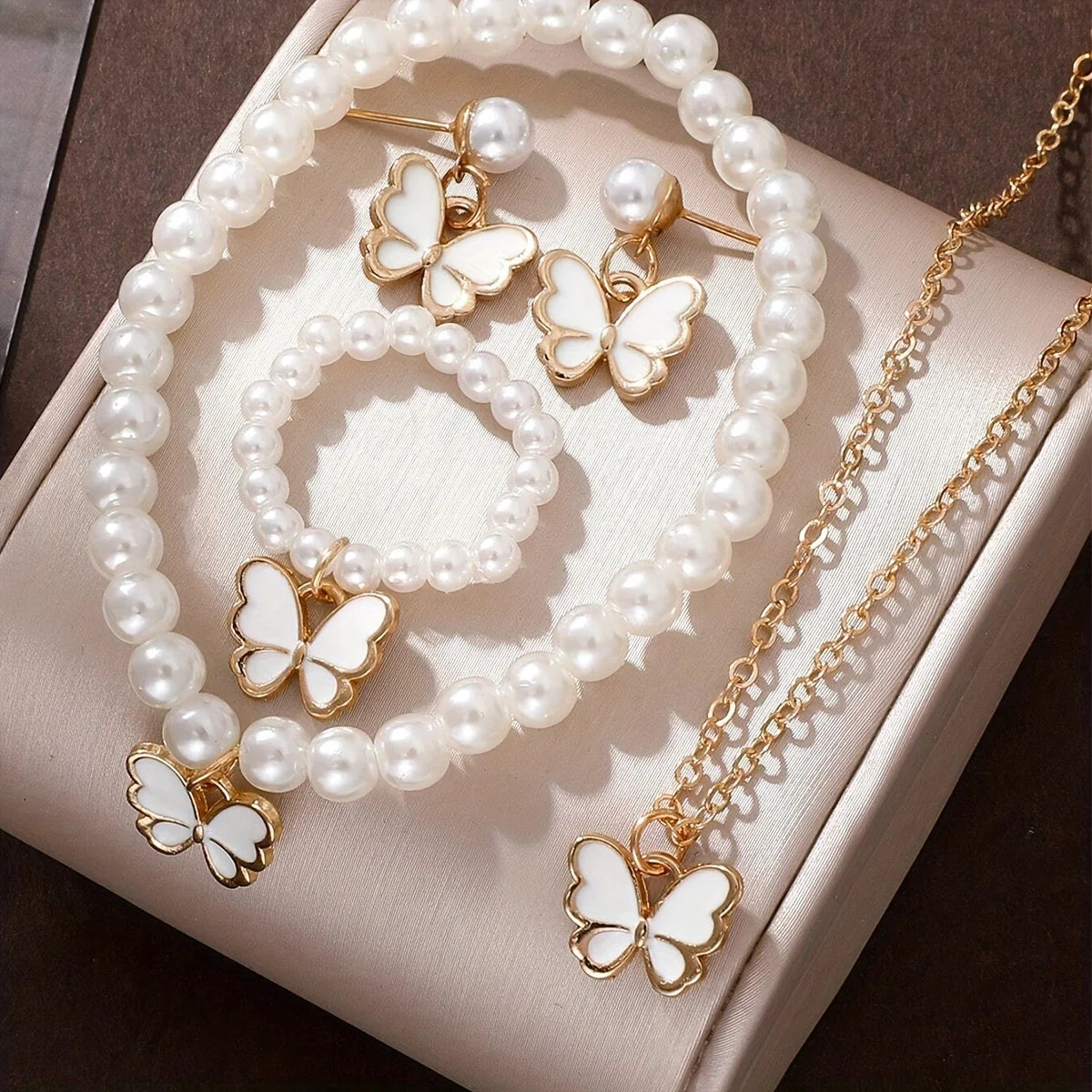 Lucky Clover Elegance