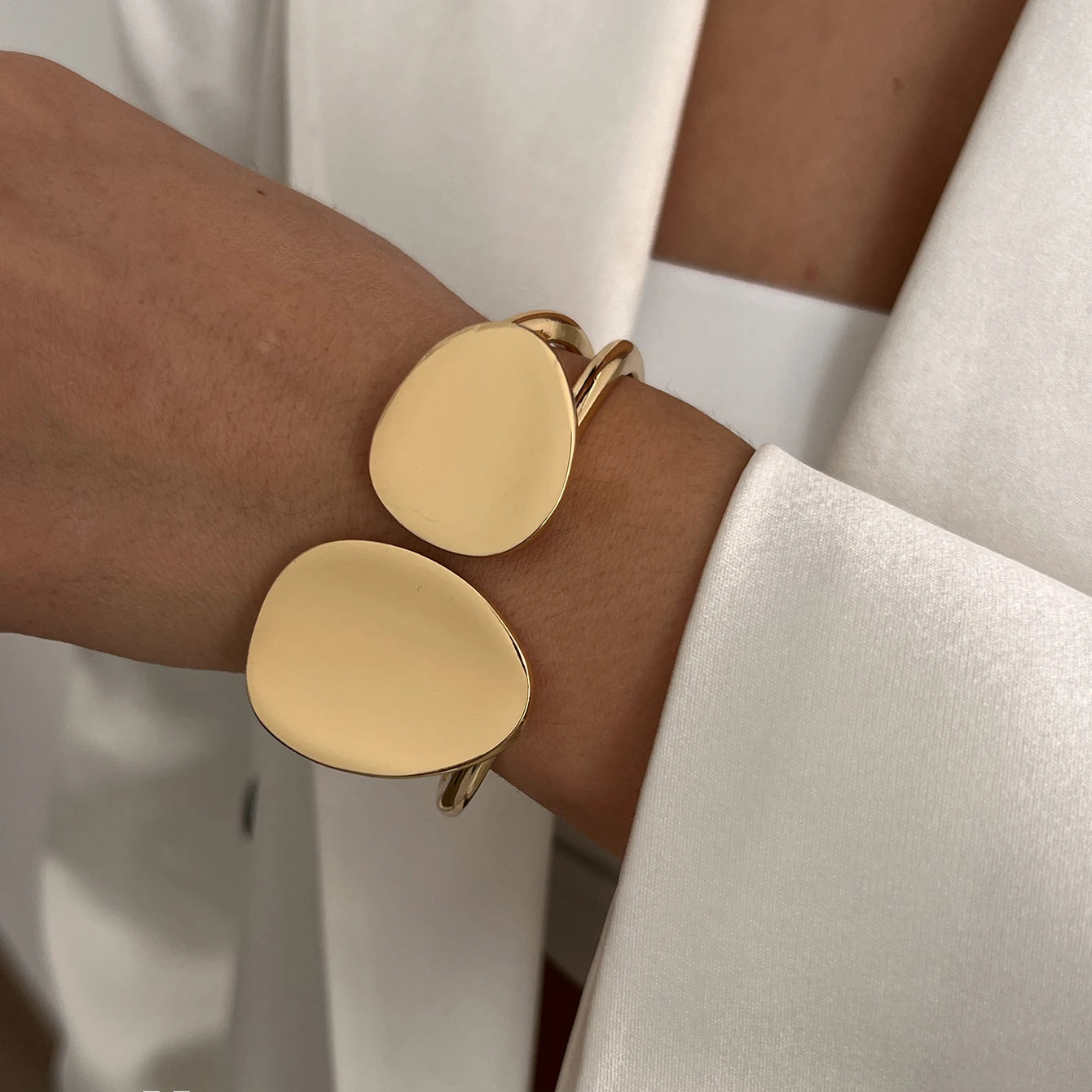 Zira Cuff Set