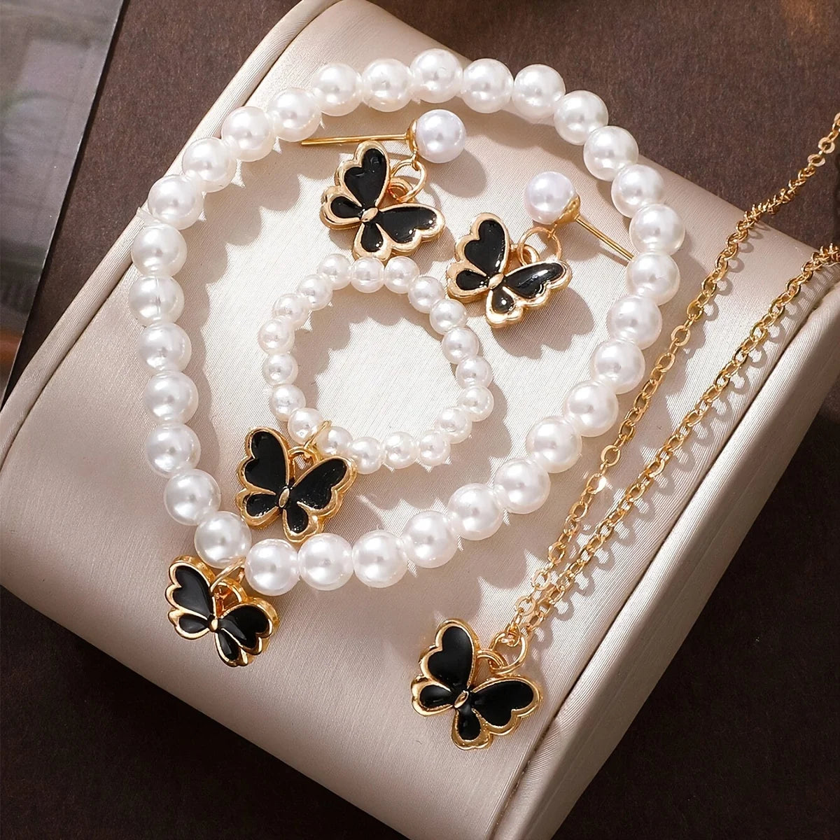 Lucky Clover Elegance