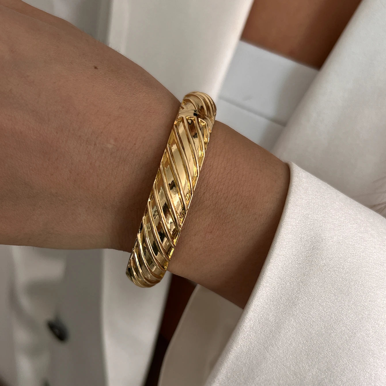 Zira Cuff Set