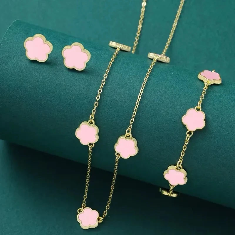 Lucky Clover Elegance